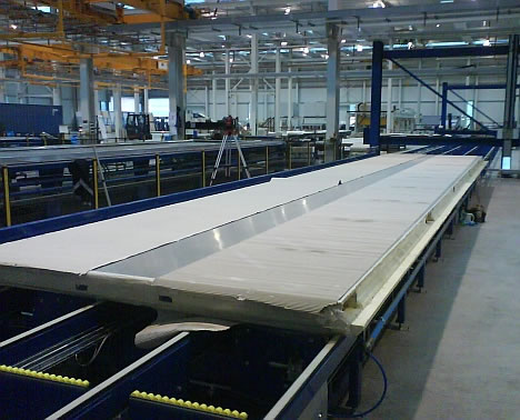 Fördertechnik für sperrige Güter z. B. Platten, Paneele (Foto: Europa Systems Fördertechnik, Deutschland)