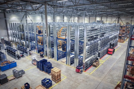 Meta Fachbodenregale als Mehr-Geschossanlage (Foto: META)