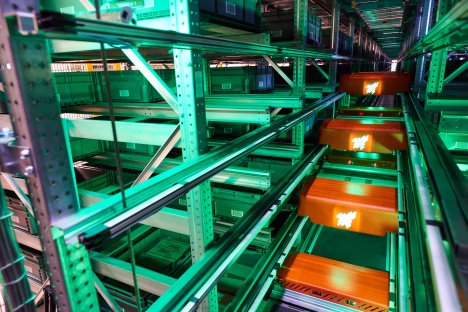 Lager-Shuttle-Systeme auf mehreren Lagerebenen (Lagertechnik f&uuml;r Kleinteile / Beh�lter / Kartons; ROCKETSOLUTION / LAGERTECHNIK.COM)