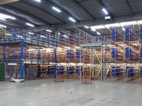 Fachbodenregale als Mehrgeschossanlagen, 3 Ebenen / Stockwerke (Fot: stow �sterreich / deutschland)