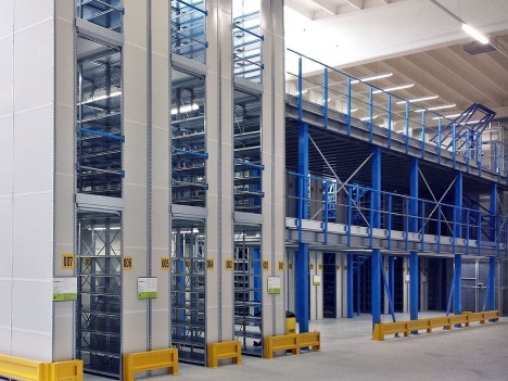 Lagerb&uuml;hne mehrgeschossig