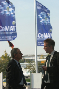 Foto Cemat: Fachbesucher aus aller Welt kommen zur CeMAT und informieren sich am Messeplatz Hannover ber Neuentwicklungen im Bereich Intralogistik.

